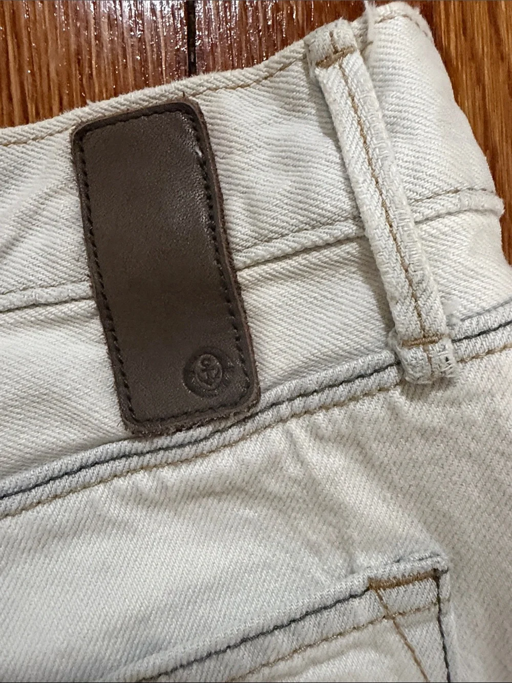 Omossis women’s Cream Casual Denim Shorts